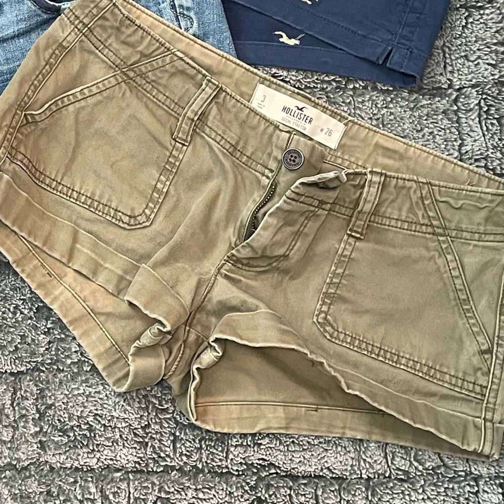 Hollister low rise cargo shorts